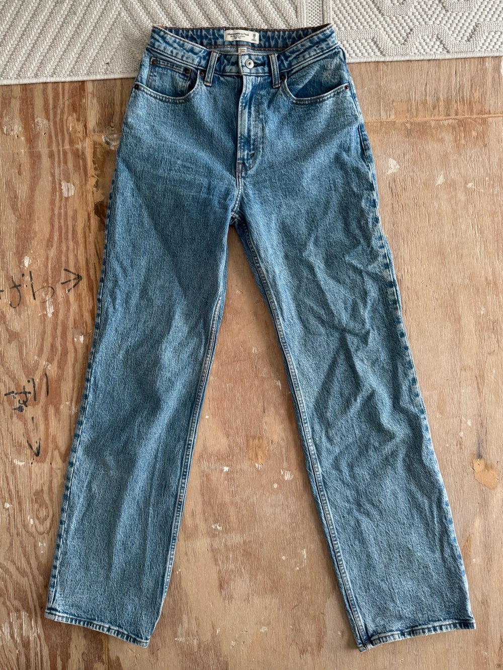 Abercrombie & Fitch Straight-Leg Women's Jeans - Medium Blue